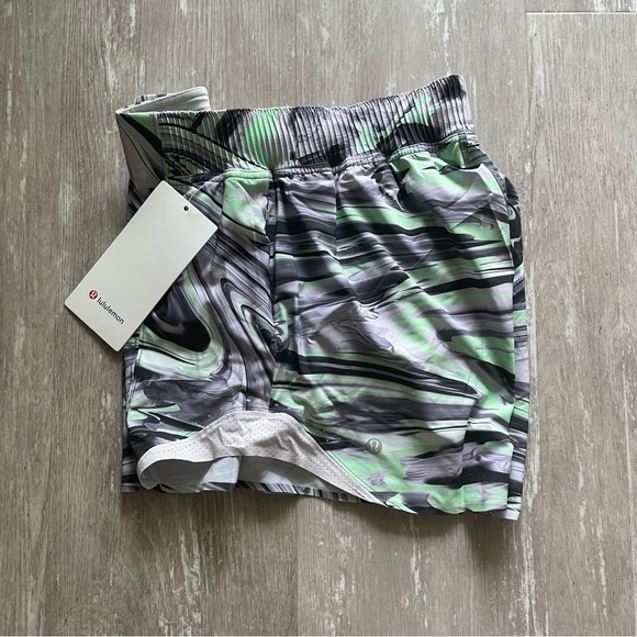 EUC Lululemon Hotty Hot HR Short 4" Special Edition Paint Glide Warp Multi - Picture 6 of 10